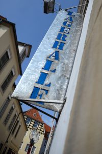 Lagerhalle Schild außen Foto: Nicky Seidenglanz