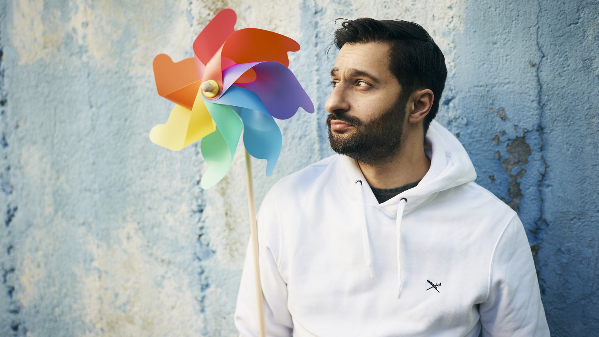 Sulaiman Masomi "Kunterbunt und farbenfroh"