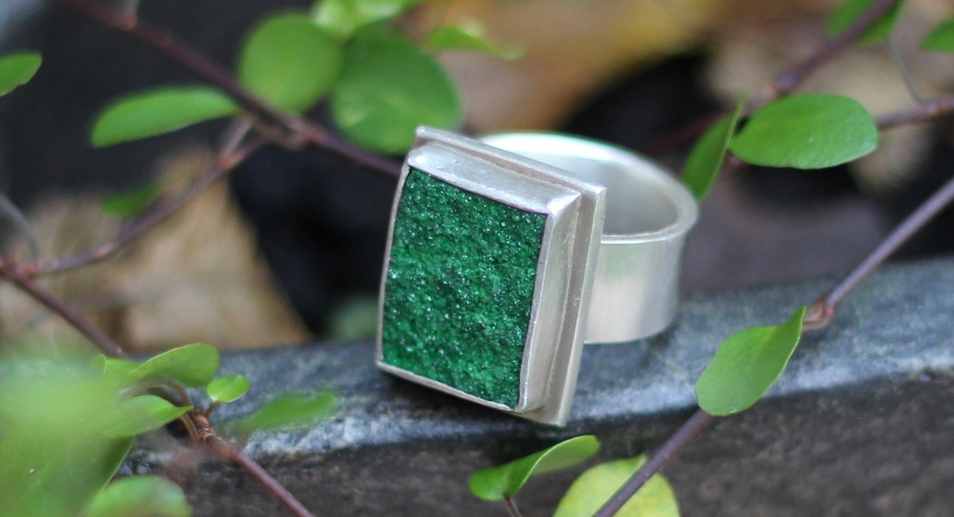 Die AG 925 in der Lagerhalle präsentiert Unikate bei der Schmuckausstellung mit Verkauf .